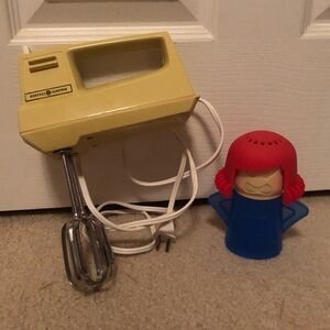 Yellow General Electric (GE) Hand Mixer & Angry Mama Microwave Cleaner Set